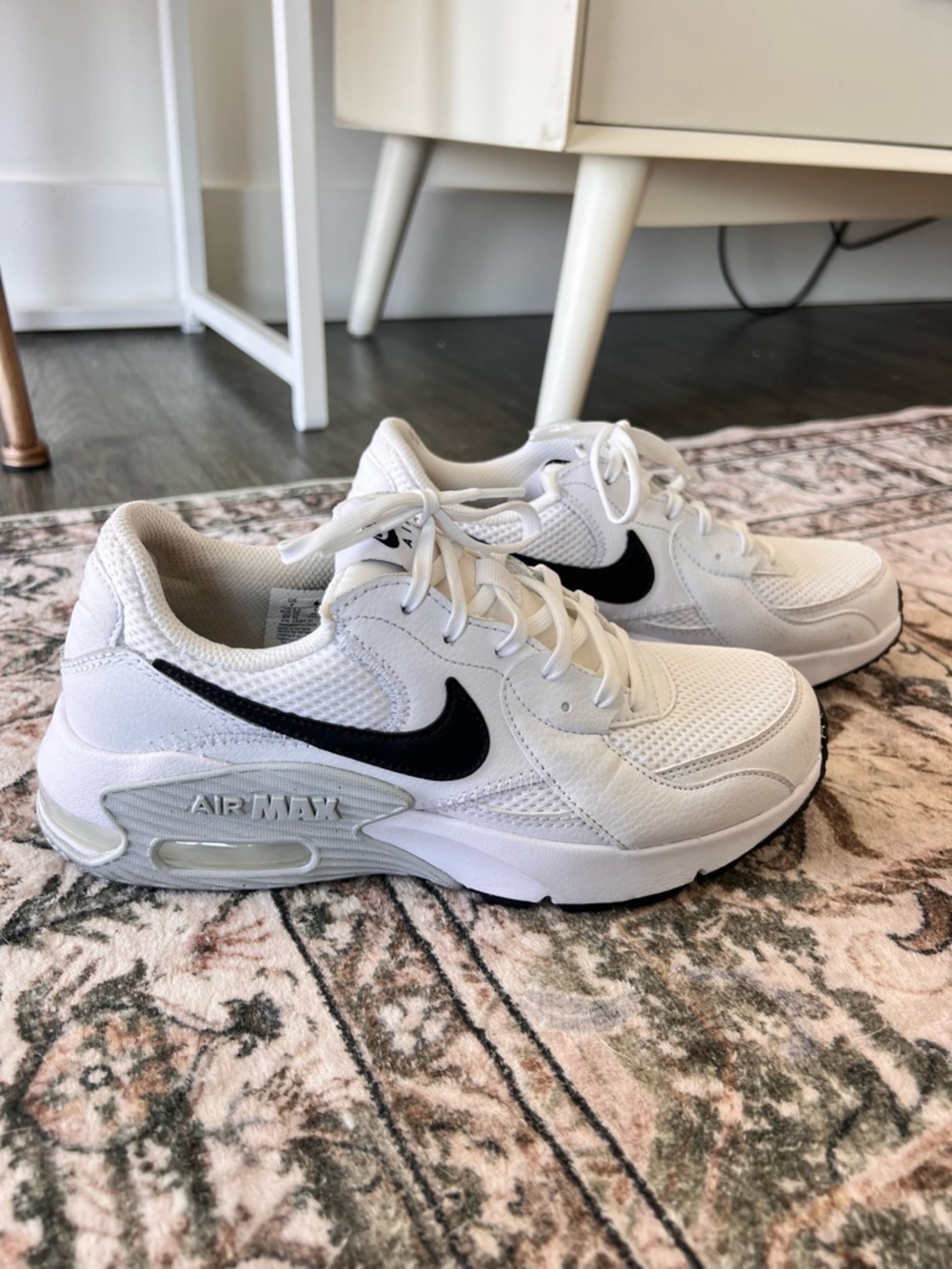 Women's Nike Air Max Excee Sneakers- Like New- Size Women's 7 - Picture 2 of 8